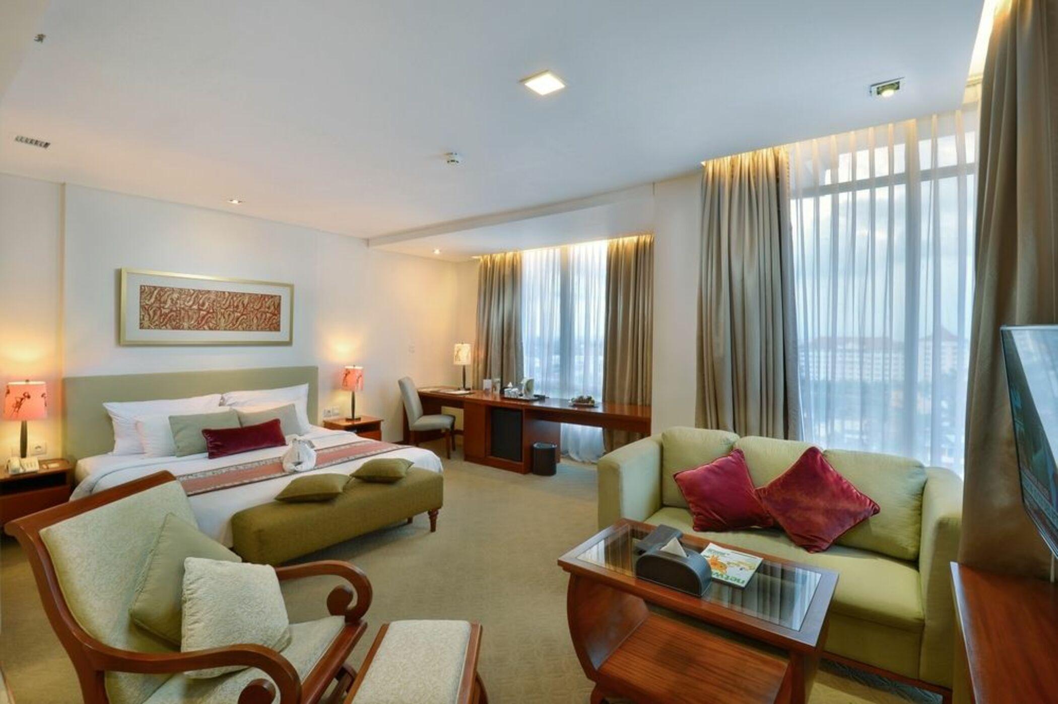 Jambuluwuk Malioboro Hotel Jogyakarta Zewnętrze zdjęcie A suite at the hotel