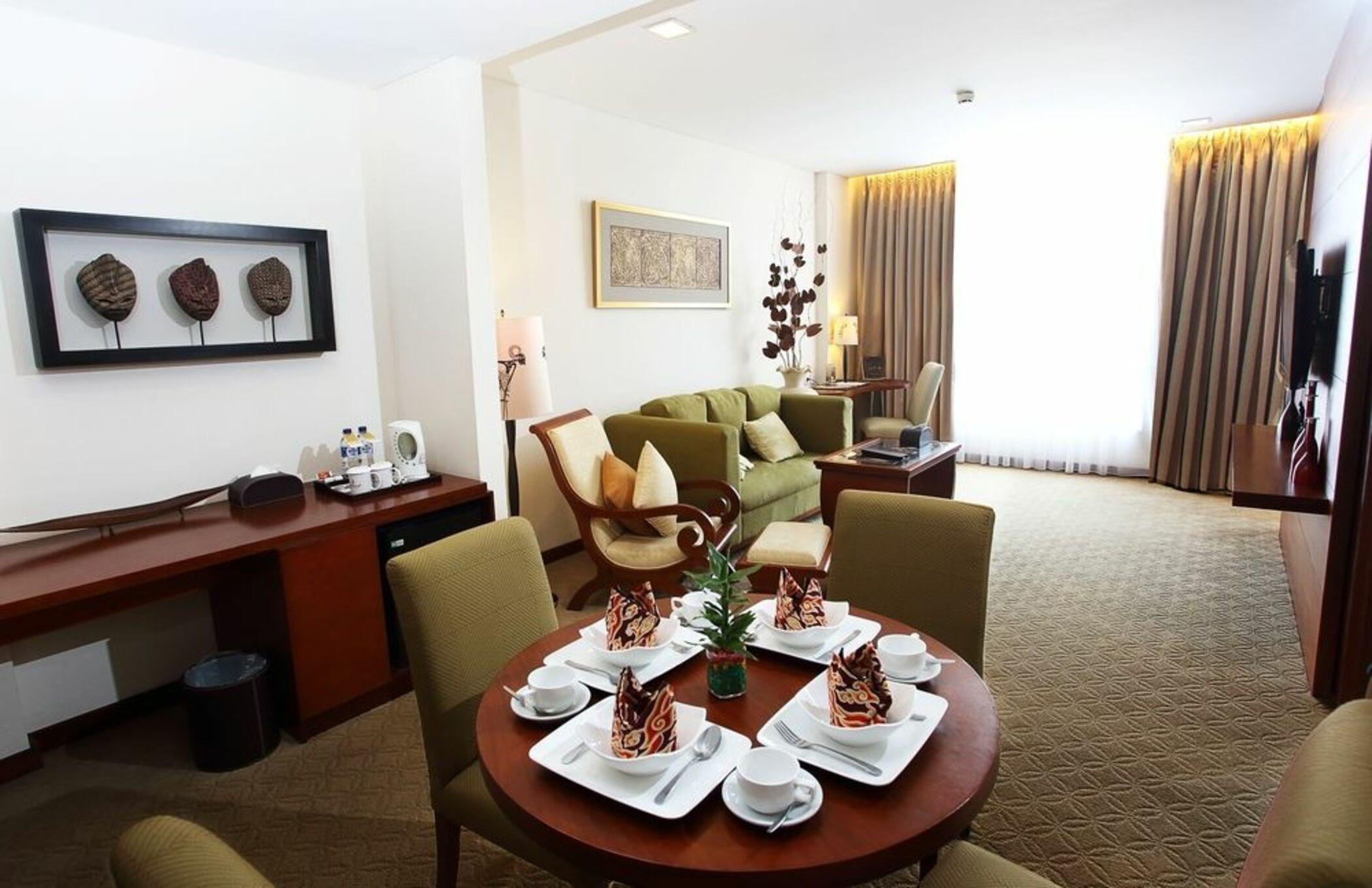 Jambuluwuk Malioboro Hotel Jogyakarta Zewnętrze zdjęcie Suite room