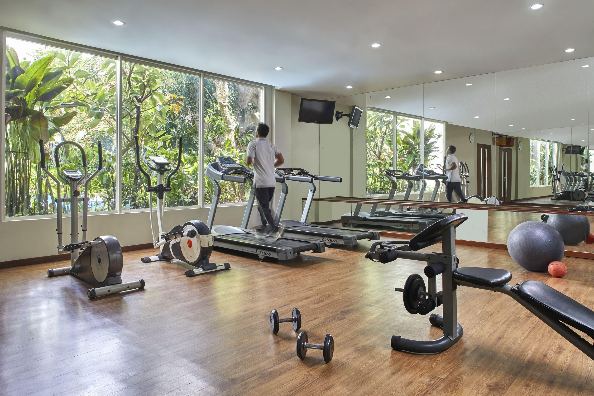 Jambuluwuk Malioboro Hotel Jogyakarta Zewnętrze zdjęcie The gym at the hotel