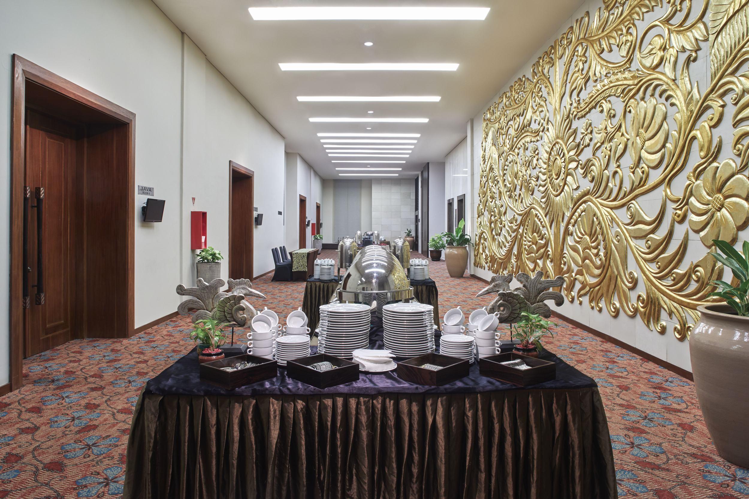 Jambuluwuk Malioboro Hotel Jogyakarta Zewnętrze zdjęcie The interior of the hotel