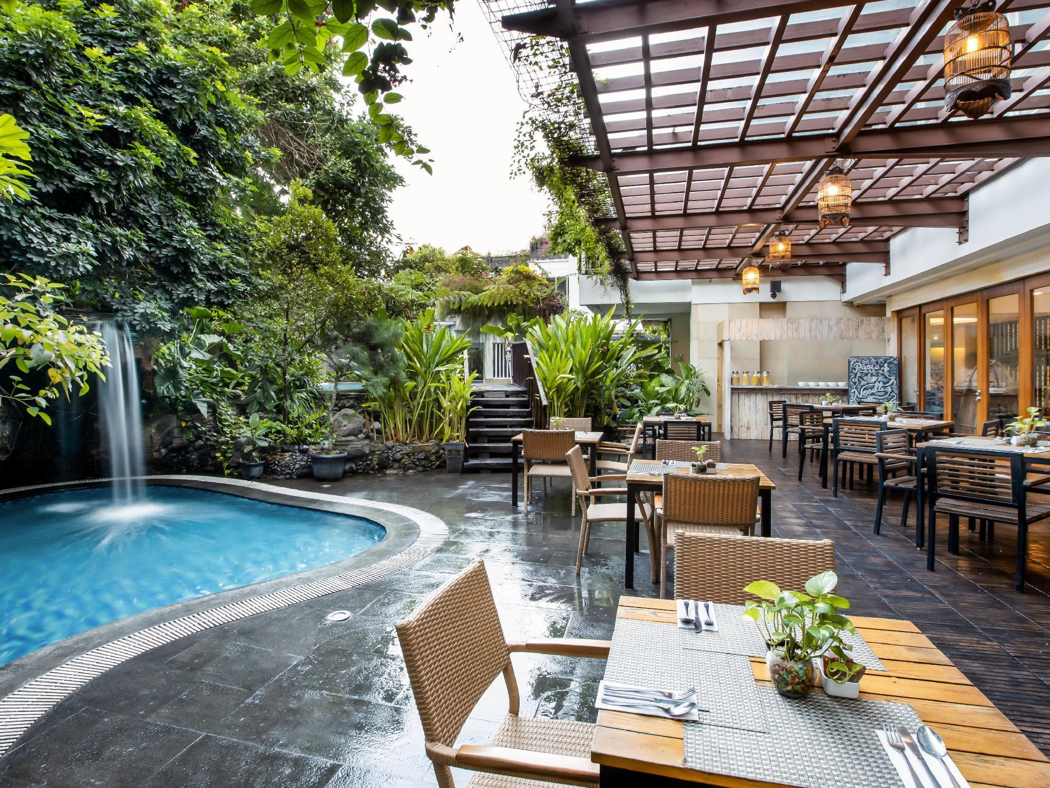 Jambuluwuk Malioboro Hotel Jogyakarta Zewnętrze zdjęcie The Garden Grill