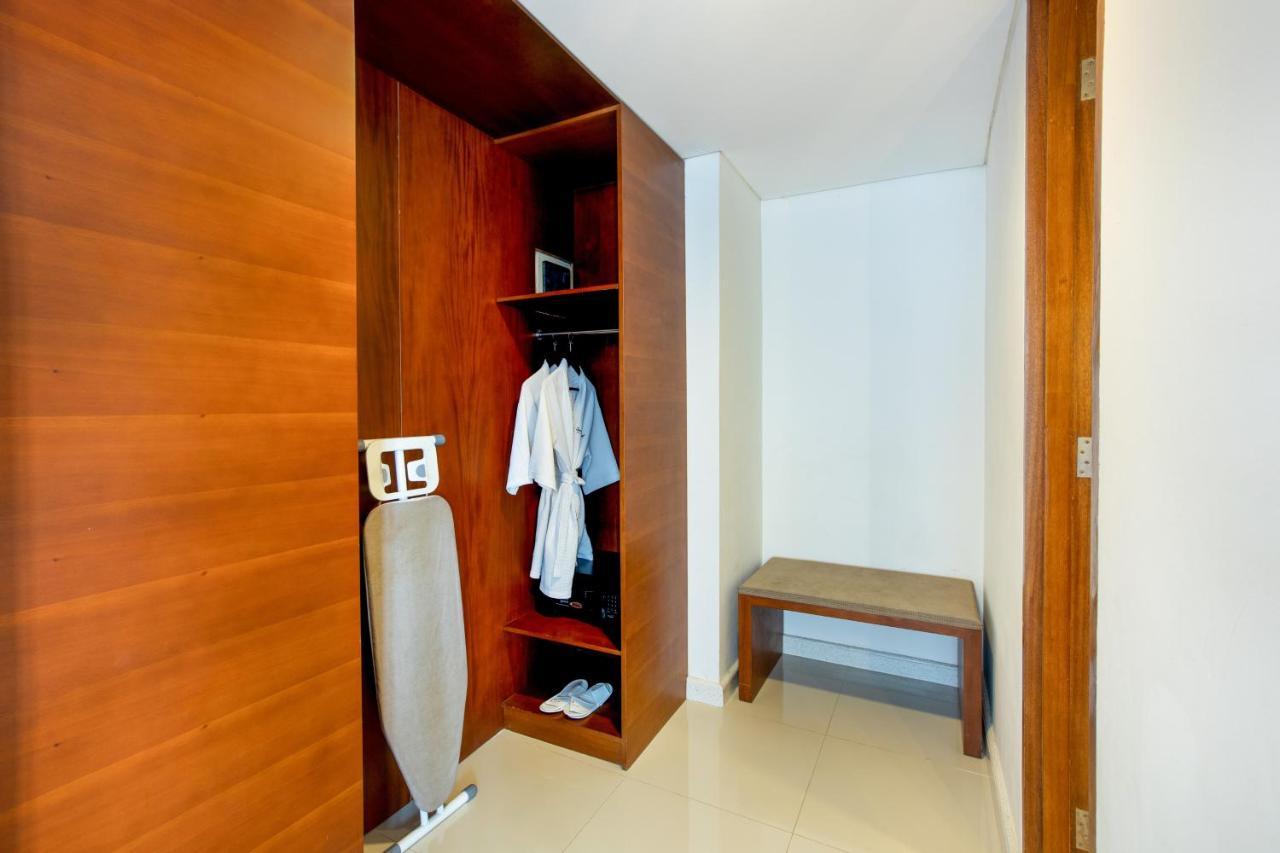 Jambuluwuk Malioboro Hotel Jogyakarta Zewnętrze zdjęcie A wardrobe