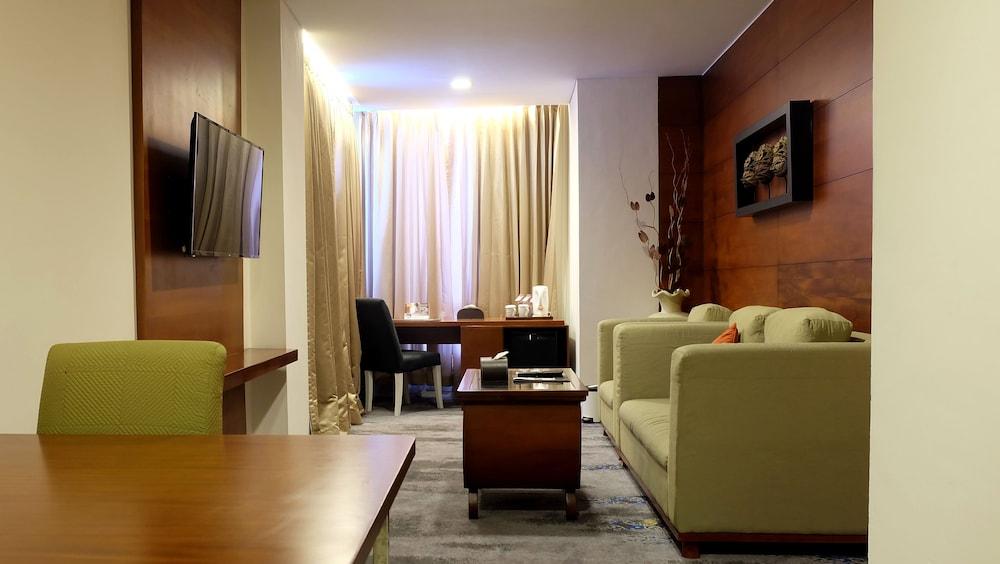 Jambuluwuk Malioboro Hotel Jogyakarta Zewnętrze zdjęcie Suite