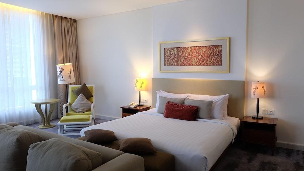 Jambuluwuk Malioboro Hotel Jogyakarta Zewnętrze zdjęcie A bedroom at the hotel