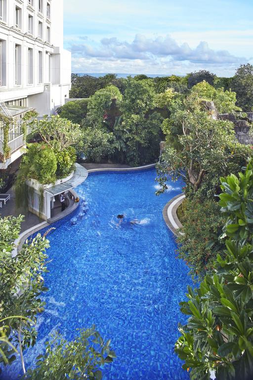 Jambuluwuk Malioboro Hotel Jogyakarta Zewnętrze zdjęcie The pool at the Shangri-La Hotel, Kuala Lumpur