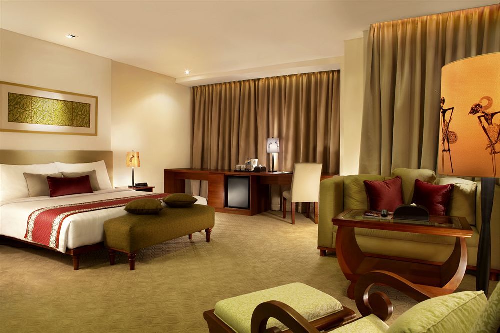 Jambuluwuk Malioboro Hotel Jogyakarta Zewnętrze zdjęcie A suite at the Taj Bengal