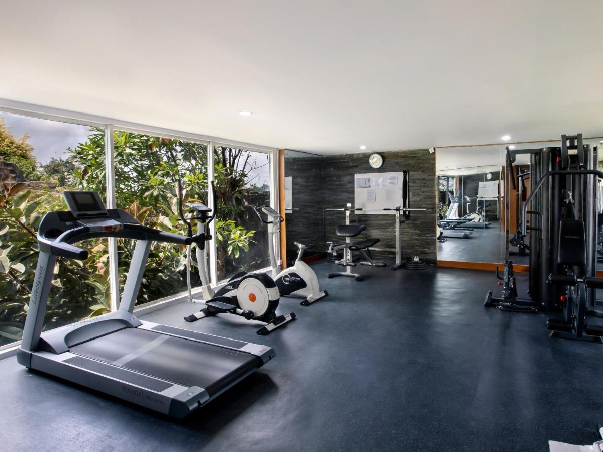 Jambuluwuk Malioboro Hotel Jogyakarta Zewnętrze zdjęcie The gym at the hotel