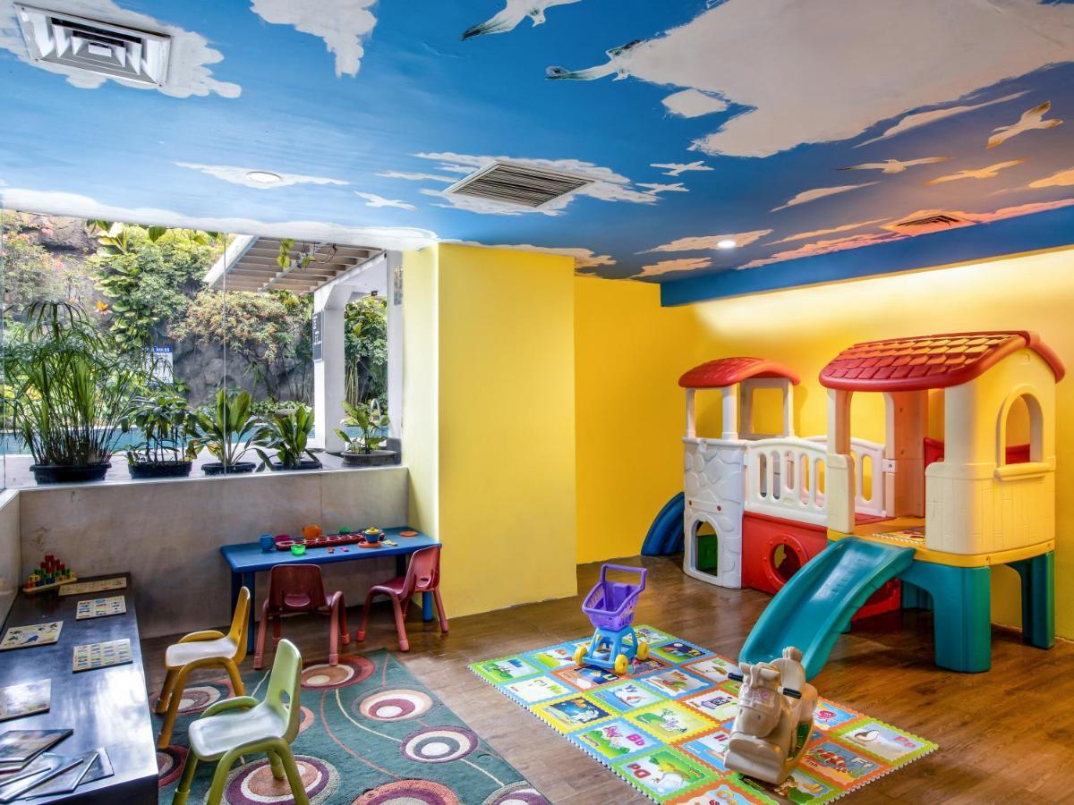 Jambuluwuk Malioboro Hotel Jogyakarta Zewnętrze zdjęcie The Children's Club at the Renaissance Hotel, Bangkok